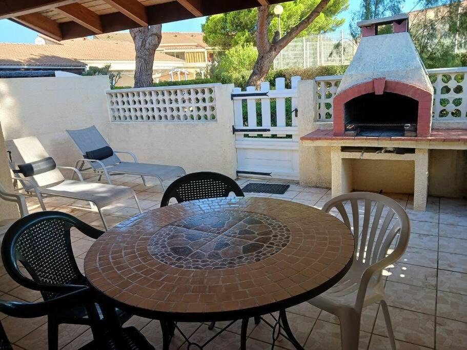 Chez Yamina Villa Gruissan Exterior photo